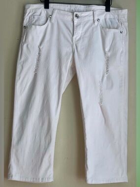 Reign White Cropped Distressed Jeans